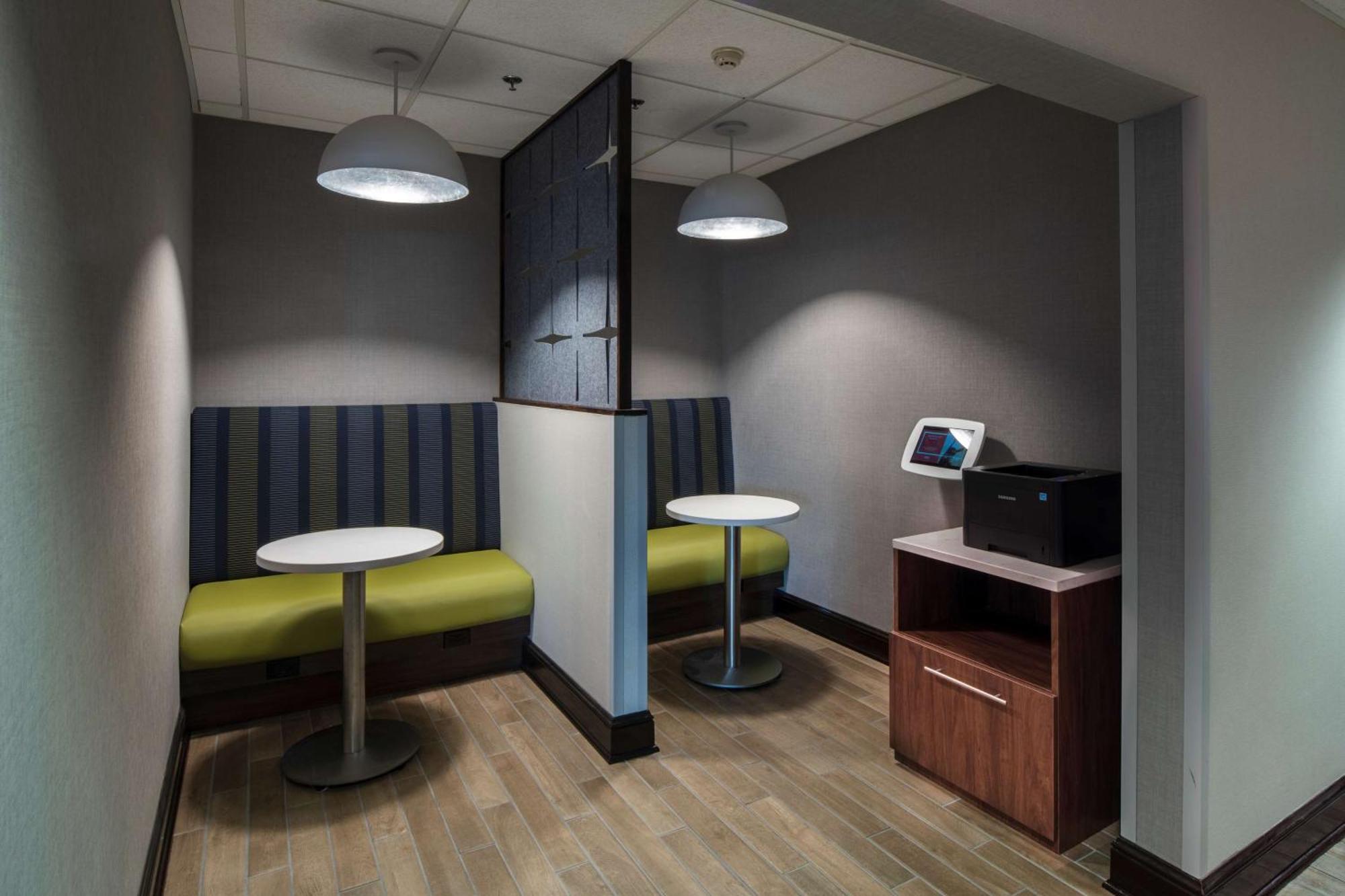 Hampton Inn & Suites Лінкольншир Екстер'єр фото